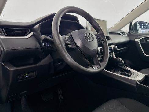 Used 2025 Toyota RAV4 XLE FWD image 21