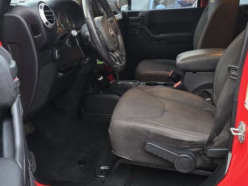 Used 2015 Jeep Wrangler Unlimited Sahara w/ Connectivity Group image 18