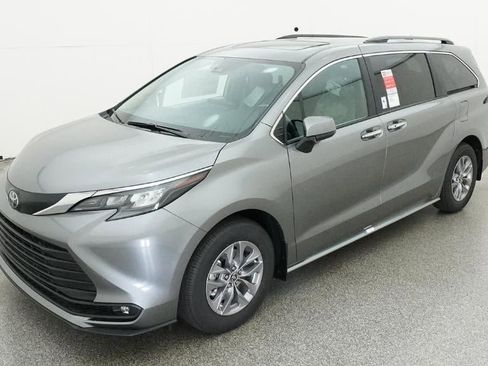 New 2026 Toyota Sienna XLE image 1