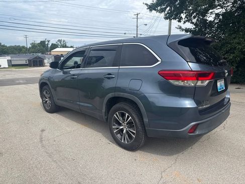 Used 2019 Toyota Highlander LE FWD image 2