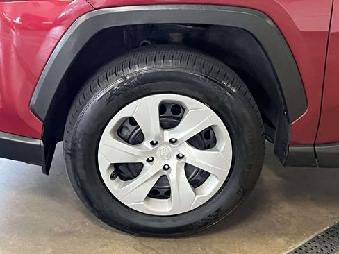 Used 2021 Toyota RAV4 LE AWD/4WD image 25