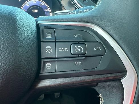 Used 2023 Jeep Grand Cherokee L Limited w/ Luxury Tech Group II AWD/4WD image 25