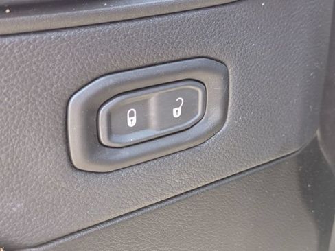 Used 2025 Jeep Wrangler Unlimited Sahara AWD/4WD image 14