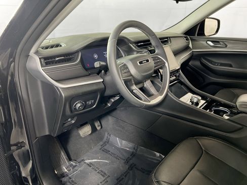 Used 2023 Jeep Grand Cherokee Limited image 9