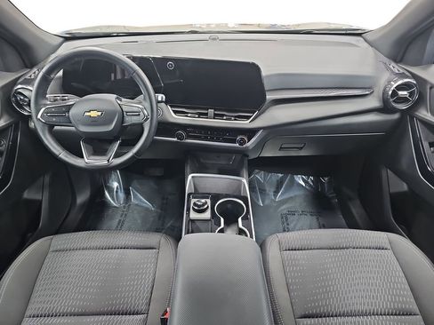 Used 2026 Chevrolet Equinox LT FWD image 9