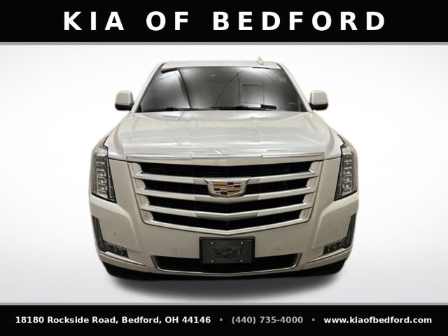 Used 2016 Cadillac Escalade Luxury AWD/4WD image 2