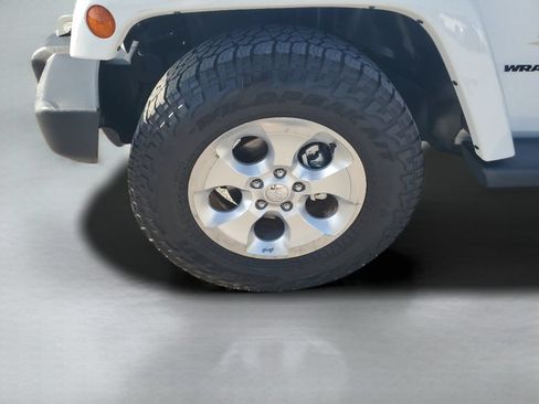 Used 2015 Jeep Wrangler Sahara w/ Dual Top Group AWD/4WD image 25