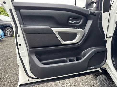 Used 2019 Nissan Titan PRO-4X w/ Pro-4x Convenience Package AWD/4WD image 31