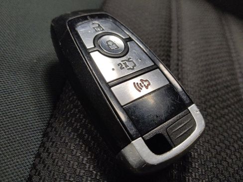 Used 2018 Ford Fusion SE w/ Fusion SE Technology Package image 32