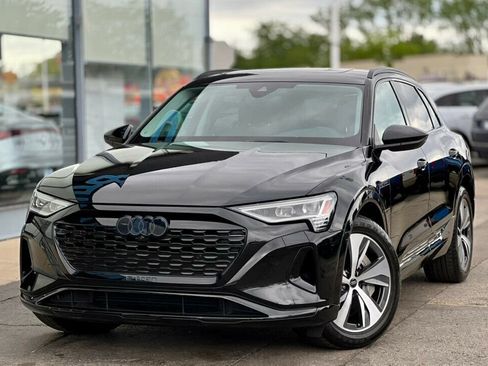 Used 2024 Audi Q8 e-tron Premium AWD/4WD image 32