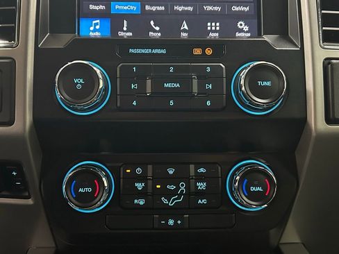 Used 2019 Ford F250 Lariat w/ Chrome Package image 19