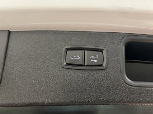 Used 2021 Porsche Macan image 32