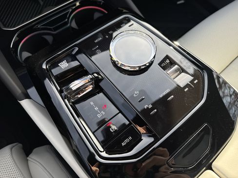 New 2026 BMW 550e xDrive w/ Executive Package AWD/4WD image 17