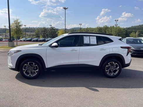 Used 2026 Chevrolet Trax LT w/ Driver Confidence Package FWD image 6