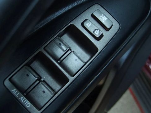 Used 2011 Lexus LX 570 4WD w/ Luxury Pkg image 31