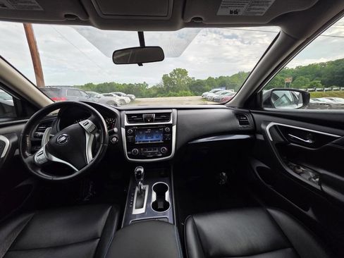Used 2018 Nissan Altima 2.5 SR w/ SR Midnight Edition FWD image 12