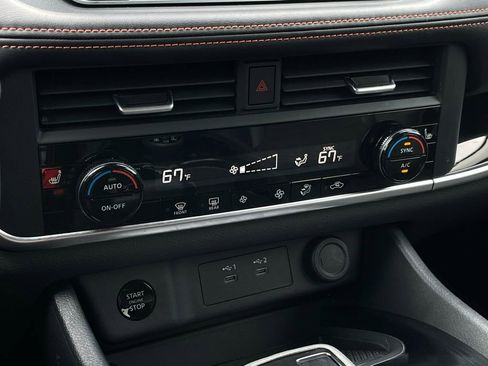 Used 2025 Nissan Rogue SV image 19