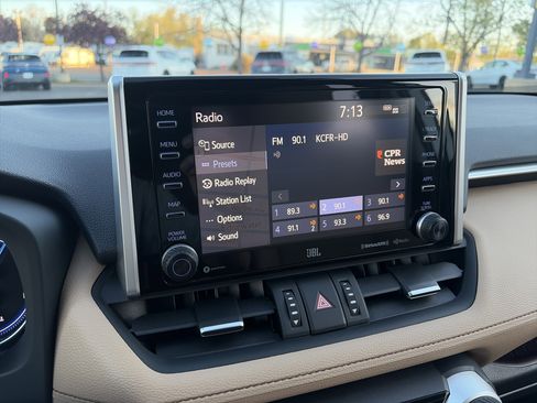 Used 2019 Toyota RAV4 Limited image 21