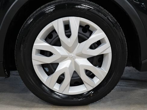 Used 2019 Toyota C-HR LE FWD image 32