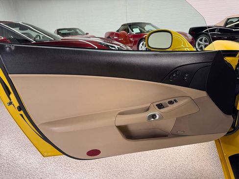 Used 2007 Chevrolet Corvette Coupe w/ Preferred Equipment Group RWD image 32