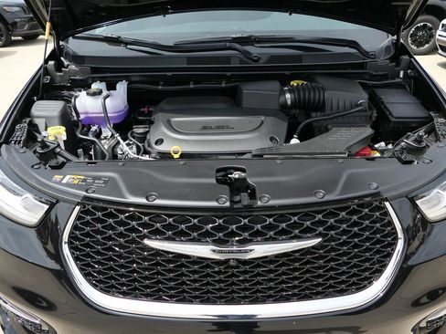 New 2026 Chrysler Pacifica Select image 24