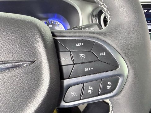 Used 2022 Chrysler Pacifica Touring-L w/ Uconnect Theater Family Group image 14