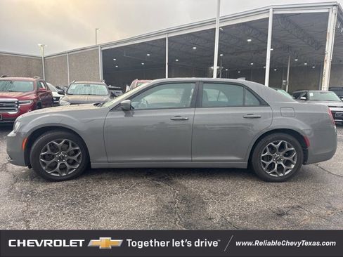 Used 2017 Chrysler 300 S image 4
