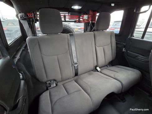 Used 2016 Jeep Wrangler Unlimited Sport w/ Connectivity Group AWD/4WD image 4