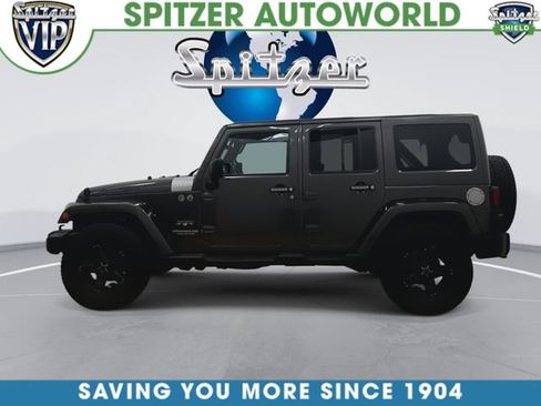 Used 2017 Jeep Wrangler Unlimited Sahara w/ Dual Top Group AWD/4WD image 6
