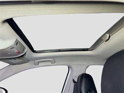 Used 2022 Volkswagen Jetta SE image 32