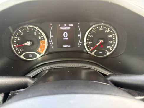 Used 2019 Jeep Renegade Latitude AWD/4WD image 17