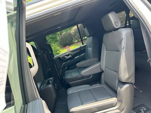 Used 2022 Chevrolet Suburban Z71 w/ Z71 Off-Road Package AWD/4WD image 46