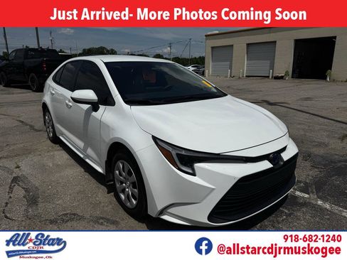 Used 2024 Toyota Corolla LE FWD image 1