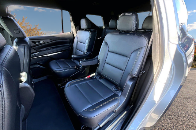 Used 2025 Chevrolet Traverse LT FWD image 22