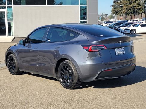 Used 2023 Tesla Model Y Long Range image 6