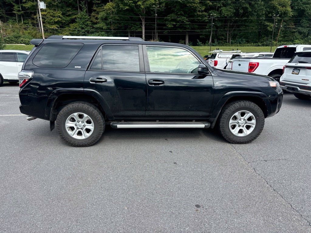 Used 2022 Toyota 4Runner SR5 AWD/4WD image 5