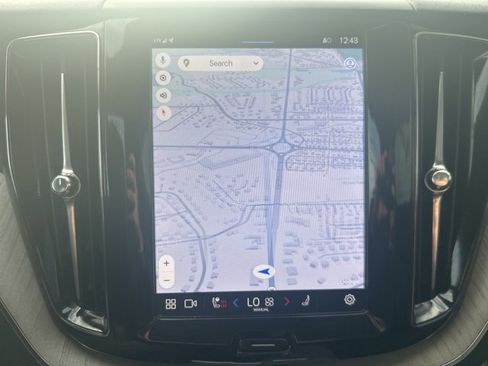 Certified 2025 Volvo XC60 B5 Plus image 21