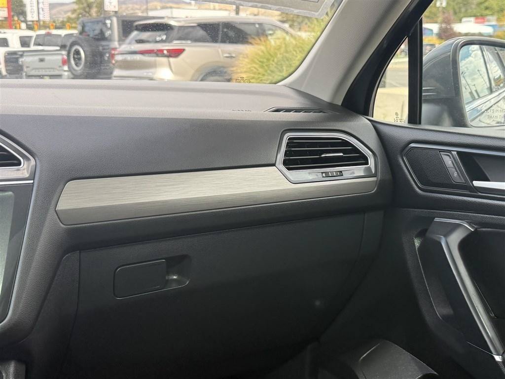 Used 2018 Volkswagen Tiguan SEL AWD/4WD image 27