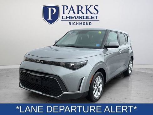 Used 2023 Kia Soul LX w/ Option Group 015 FWD image 3