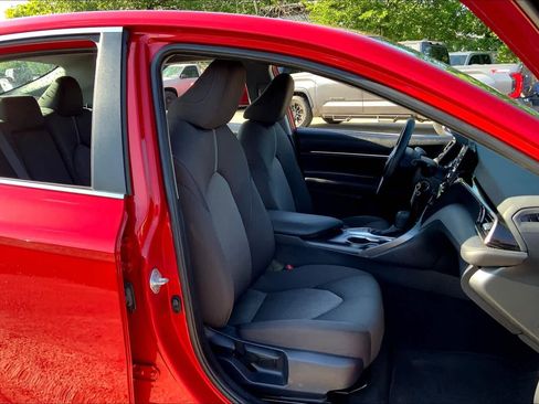 Used 2024 Toyota Camry LE image 9