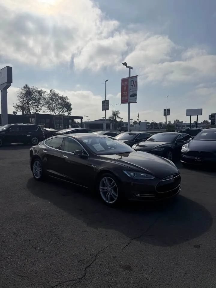 Used 2014 Tesla Model S 60 RWD image 2