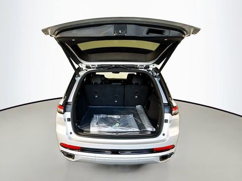 New 2025 Jeep Grand Cherokee Summit w/ Obsidian Package image 27