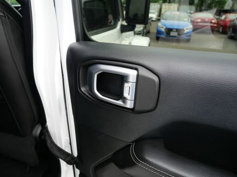 Used 2019 Jeep Wrangler Unlimited Sahara AWD/4WD image 31