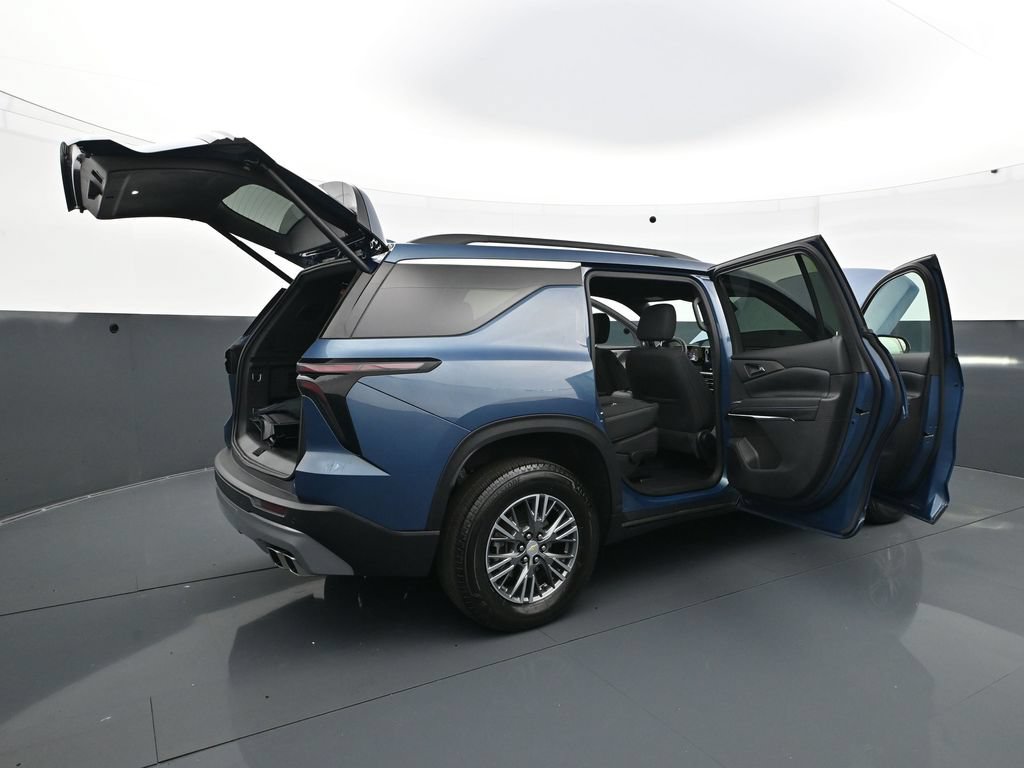 Used 2025 Chevrolet Traverse LT w/ LPO, Floor Liner Package AWD/4WD image 31