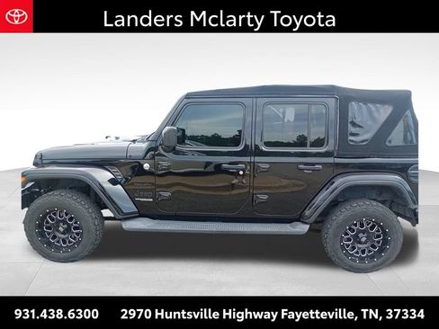 Used 2018 Jeep Wrangler Unlimited Sahara AWD/4WD image 8
