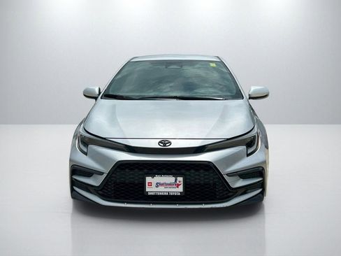 Used 2023 Toyota Corolla SE FWD image 2