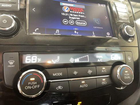 Used 2022 Nissan Rogue Sport SV w/ Technology Package image 17