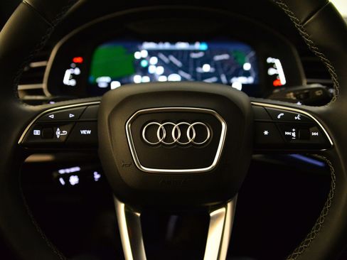 Used 2025 Audi Q7 2.0T Premium w/ Convenience Package image 13