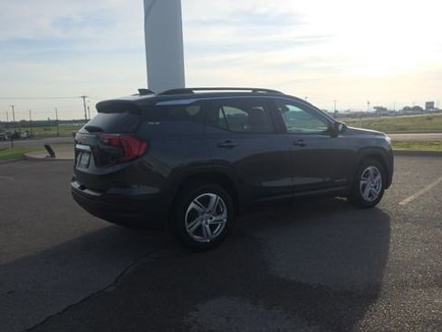 Used 2020 GMC Terrain SLE w/ Driver Convenience Package FWD image 6