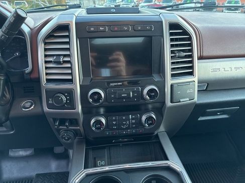 Used 2021 Ford F250 Platinum w/ FX4 Off-Road Package image 23